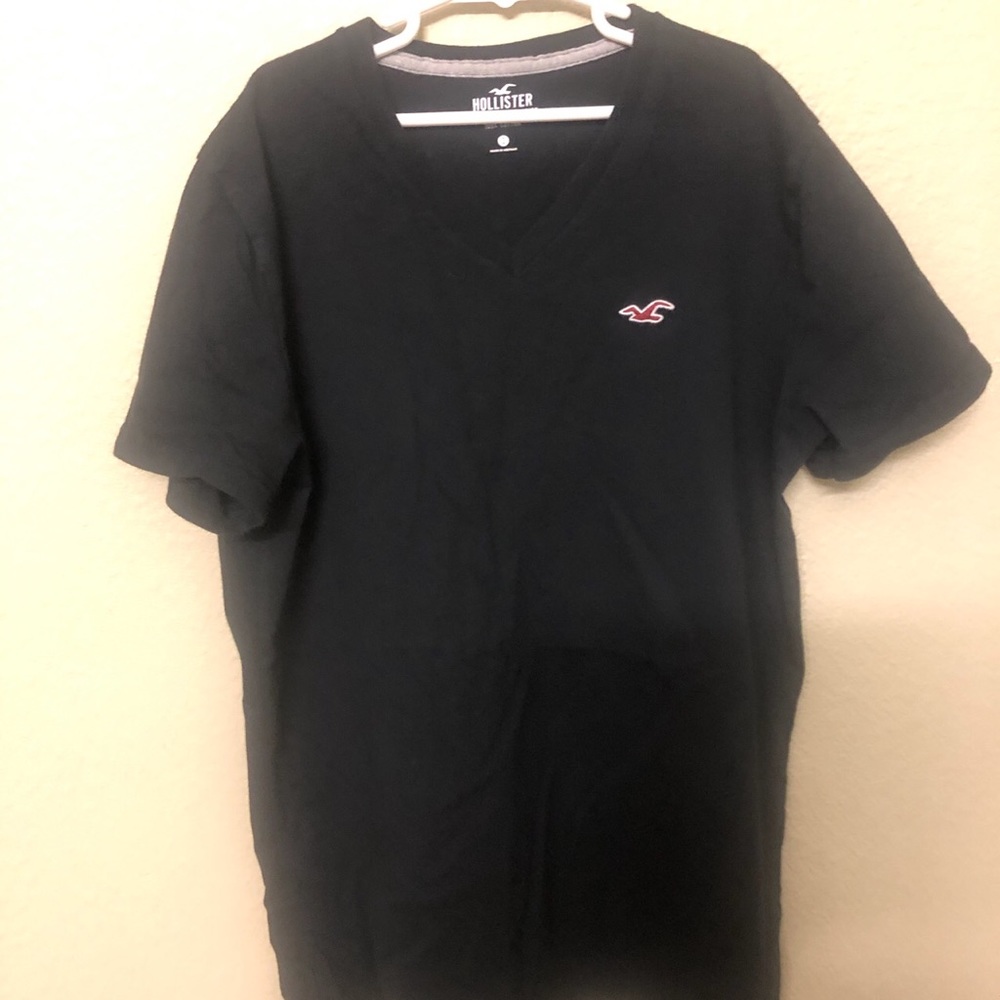 black hollister v neck tee